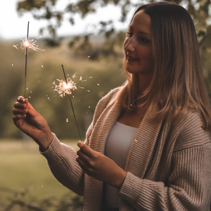 T&T Fireworks Sterretje 25Cm Sparkler 25Cm Sterretje Vuurwerk 25 Centimeter Sterretjes Vuurwerkstokjes Vuurstaafjes Zwavelstokjes Unsplash Picture By Chris