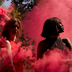 PXM30 Red Smoke Torch Rode Rookbom (Unsplash Picture) Website