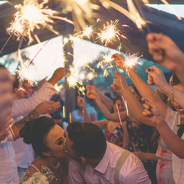 T&T Fireworks Sparklers Sterretjes Trouwfeest Vuurwerk Vuurwerk Huwelijk Trouwfoto Vuurwerk Wedding Fireworks Vuurwerk Trouw Fabio Alves Unsplash Picture